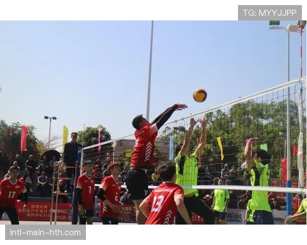 三合镇男子九人排球赛开幕式举行文体展演，广场舞表演和传统民俗舞狮助兴