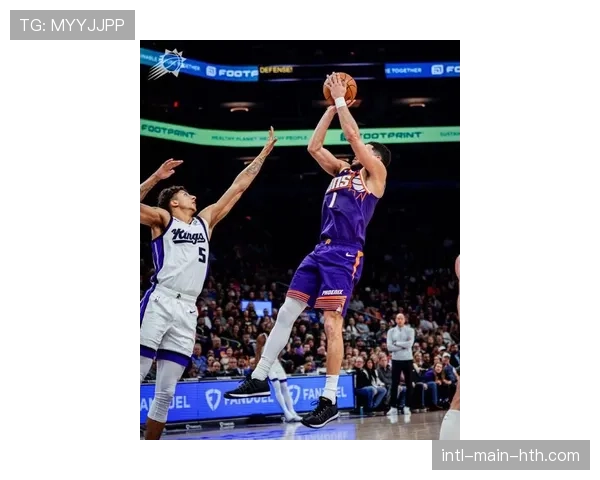 “布克末节20分,太阳险胜快船守住西部前六”