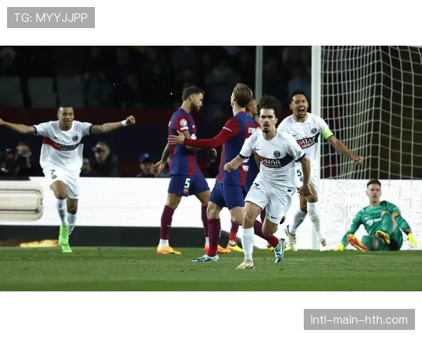 巴黎圣日耳曼中场维蒂尼亚上半场完成65次传球，掌控比赛节奏